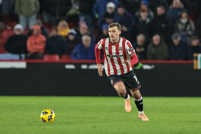Harrison Burrows of Sheffield United breaks with the ball during the Sky Bet Championship match Sheffield United vs Portsmouth at Bramall Lane, Sheffield, United Kingdom, 26th November 2025

(Photo by Mark Cosgrove/News Images)

*** GER AUT SUI OUT ***