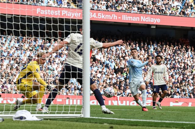 Bobby Thomas of Coventry City blocks as shot off Phil Foden of Manchester City during the Premier League match Manchester City vs Coventry City at Etihad Stadium, Manchester, United Kingdom on 05 September 2026

(Photo by Mark Cosgrove/News Images)