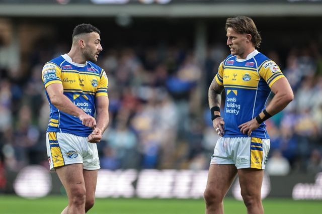 Jake Connor converses with Chris Hankinson of Leeds Rhinos  during the Betfred Super League round 23 match Leeds Rhinos vs Hull KR at Headingley Stadium, Leeds, United Kingdom, 21st August 2025

(Photo by Mark Cosgrove/News Images)
