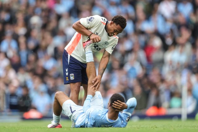Milan van Ewijk of Coventry City helps Iliman Ndiaye of Manchester City  with his leg cramp during the Premier League match Manchester City vs Coventry City at Etihad Stadium, Manchester, United Kingdom on 05 September 2026

(Photo by Mark Cosgrove/News Images)