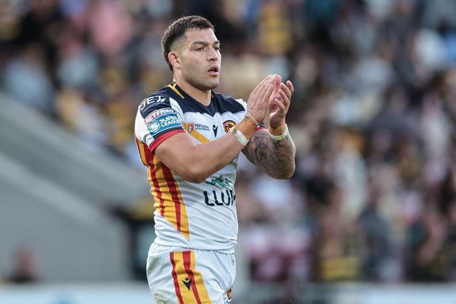 Nick Čotrić of Catalans Dragons applauds team mates during the Betfred Super League round 12 match York Knights vs Catalans Dragons at LNER Community Stadium, York, United Kingdom on 23 May 2026

(Photo by Mark Cosgrove/News Images)