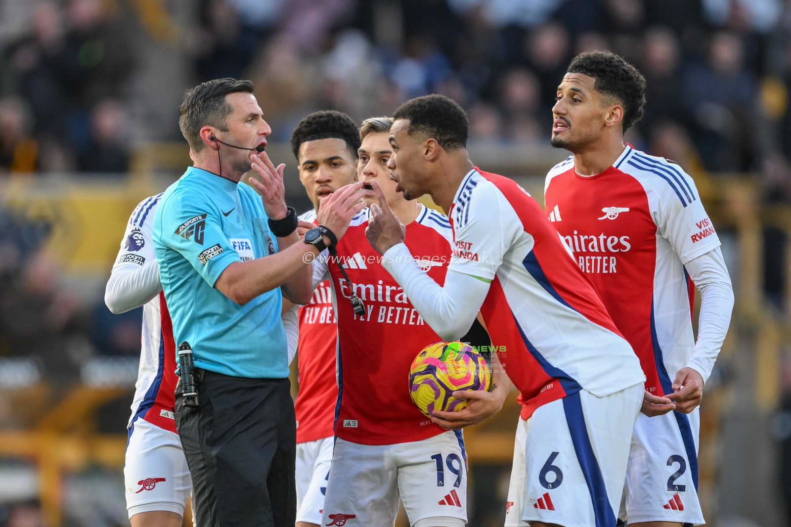Gabriel of Arsenal argues with referee Michael Oliver over the red card given to Myles Lewis-Skelly of Arsenal during the Premier League match Wolverhampton Wanderers vs Arsenal at Molineux, Wolverhampton, United Kingdom, 25th January 2025

(Photo by Craig Thomas/News Images)