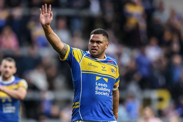 Sam Lisone of Leeds Rhinos waves to the fans after the game during the Betfred Super League Round 8 match Leeds Rhinos vs Huddersfield Giants at Headingley Stadium, Leeds, United Kingdom, 18th April 2025

(Photo by Alfie Cosgrove/News Images)