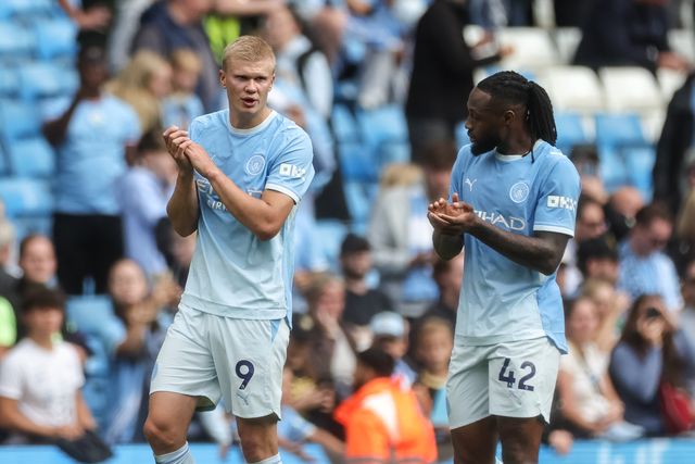Erling Haaland of Manchester City and Antoine Semenyo of Manchester City applaud the fans during the Premier League match Manchester City vs Coventry City at Etihad Stadium, Manchester, United Kingdom on 05 September 2026

(Photo by Mark Cosgrove/News Images)