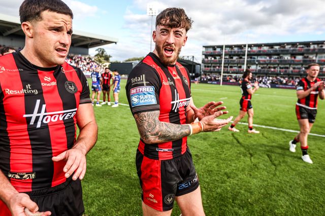 Matty Ashton of Warrington Wolves applauds the fans after the game during the Betfred Super League round 26 match Wakefield Trinity vs Warrington Wolves at DIY Kitchens Stadium, Wakefield, United Kingdom on 05 September 2026

(Photo by Alfie Cosgrove/News Images)