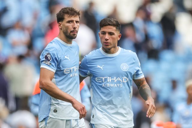 Enzo Fernández of Manchester City embraces Ruben Dias of Manchester City during the Premier League match Manchester City vs Coventry City at Etihad Stadium, Manchester, United Kingdom on 05 September 2026

(Photo by Mark Cosgrove/News Images)