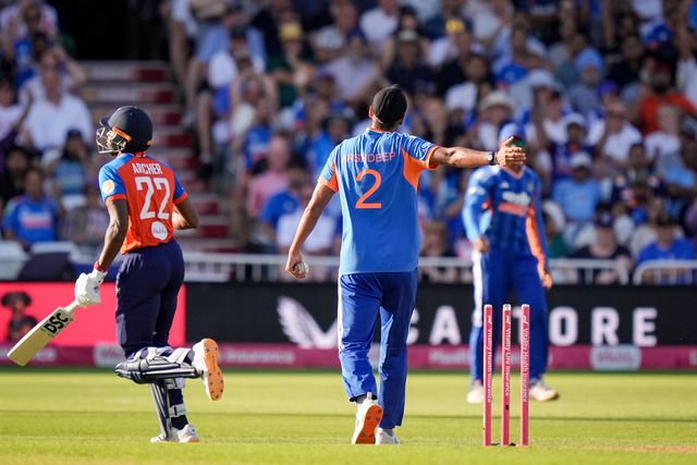 Arshdeep Singh of India gives instruction to his teammate after running out Jofra Archer of England during the Third Vitality T20 International match England vs India at Trent Bridge, Nottingham, United Kingdom on 07 July 2026

(Photo by Maynard Manyowa/News Images)