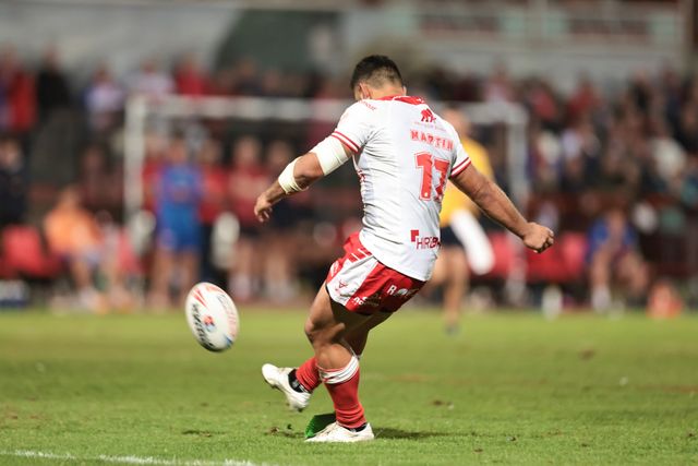 Rhyse Martin of Hull KR scores a penalty 4-2 during the Betfred Super League Round 24 match Hull KR vs St Helens at Sewell Group Craven Park, Kingston upon Hull, United Kingdom, 29th August 2025

(Photo by Mark Cosgrove/News Images)
