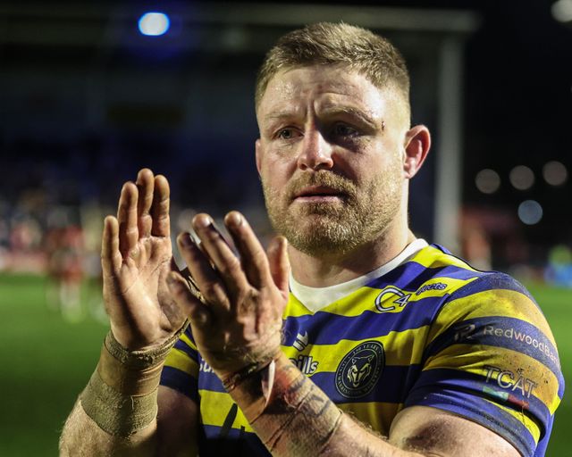 Luke Yates of Warrington Wolves applauds the fans after the game during the Betfred Super League Round 1 match Warrington Wolves vs St Helens at The Halliwell Jones Stadium, Warrington, United Kingdom on 13 February 2026

(Photo by Alfie Cosgrove/News Images)