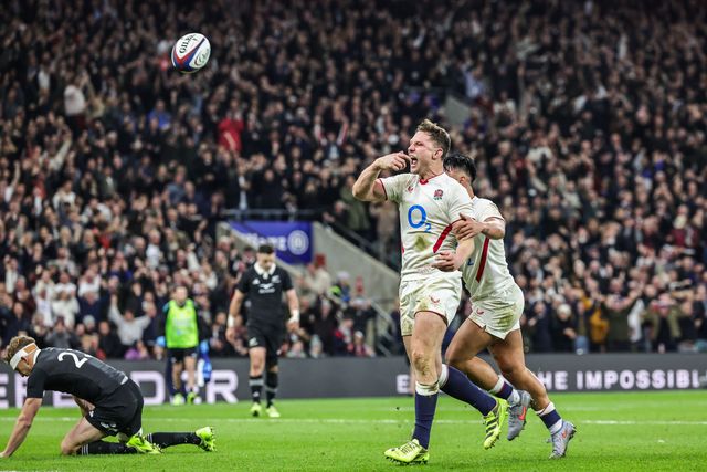 Fraser Dingwall of England celebrates his try during the Quilter Nations Series 2025 match England vs New Zealand at Allianz Stadium, Twickenham, United Kingdom, 15th November 2025

(Photo by Mark Cosgrove/News Images)

*** GER AUT SUI OUT ***