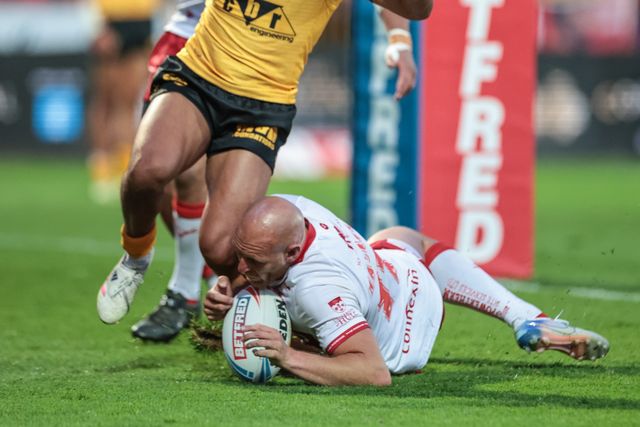 Dean Hadley of Hull KR goes over for a try during the Betfred Super League round 10 match Hull KR vs Castleford Tigers at Sewell Group Craven Park, Hull, United Kingdom on 30 April 2026

(Photo by Mark Cosgrove/News Images)