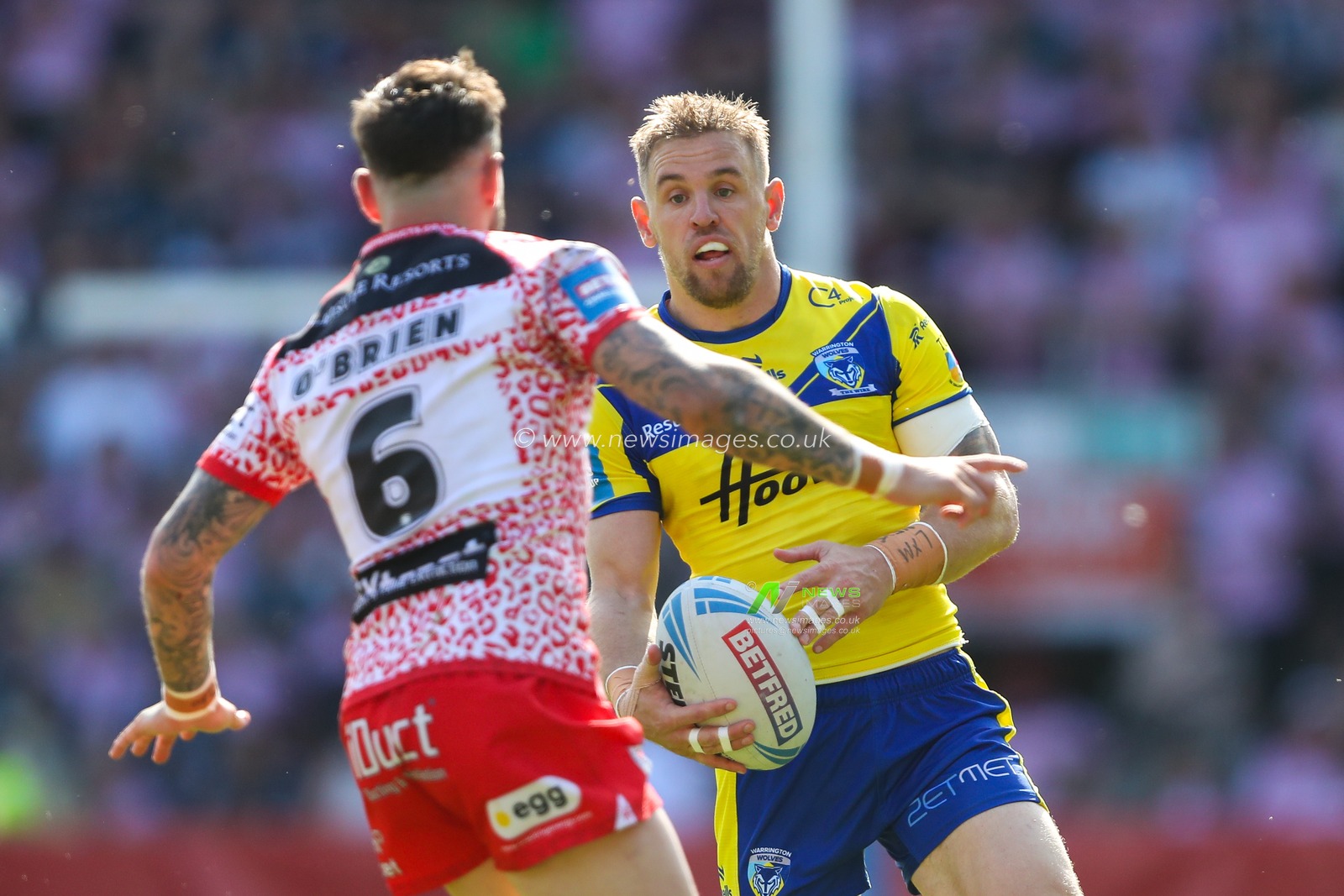 Matt Dufty of Warrington Wolves in action during the Betfred Challenge Cup Semi-final match Warrington Wolves vs Leigh Leopards at Totally Wicked Stadium, St Helens, United Kingdom, 11th May 2025

(Photo by Gareth Evans/News Images)
