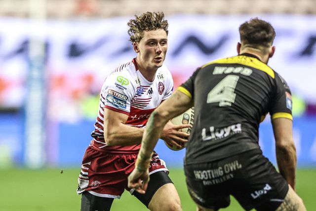 Noah Hodkinson of Wigan Warriors breaks with the ball under pressure from Sam Wood of York Knights during the Betfred Super League round 5 match Wigan Warriors vs York Knights at The Brick Community Stadium, Wigan, United Kingdom on 19 March 2026

(Photo by Alfie Cosgrove/News Images)