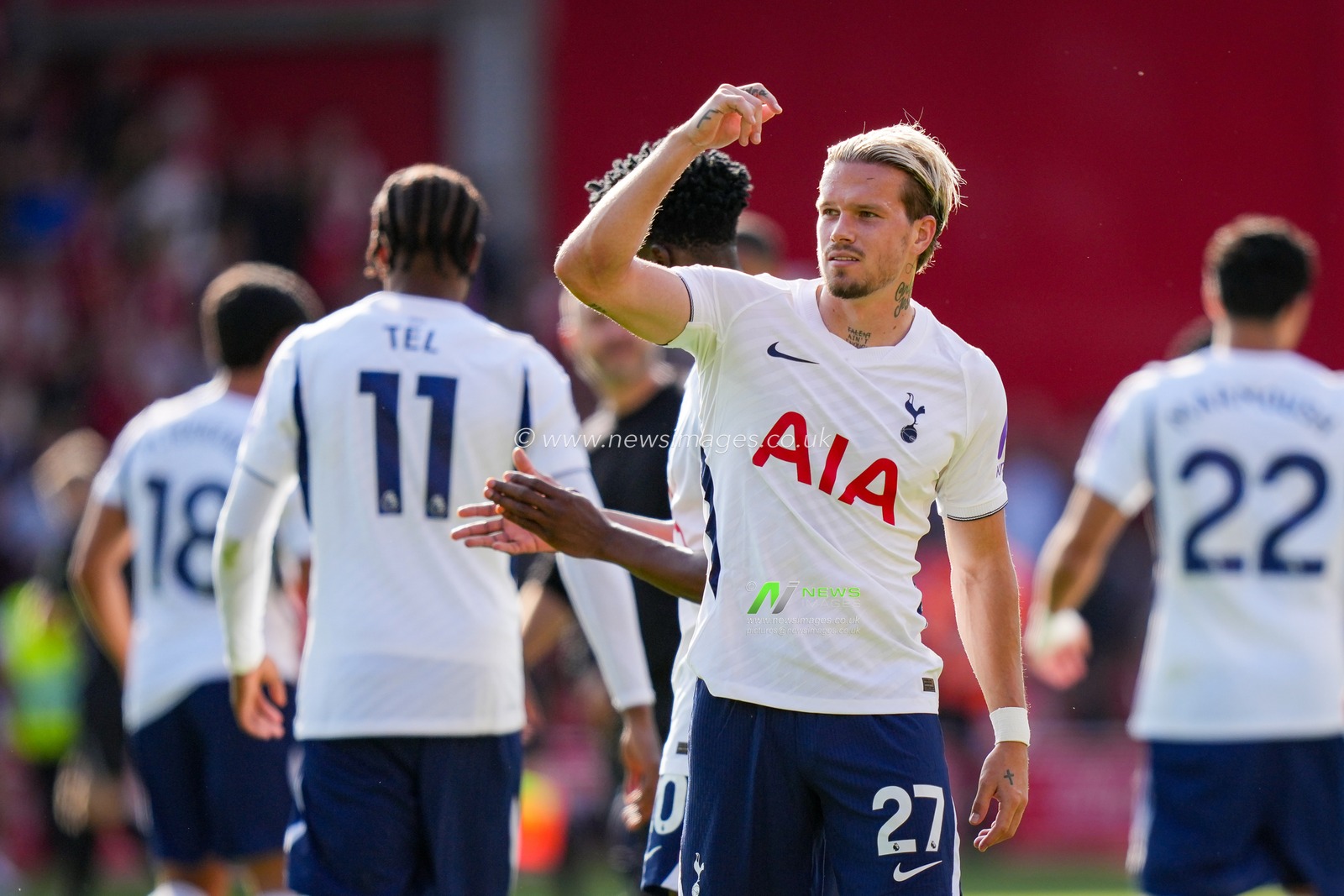 Mykhaylo Mudryk of Tottenham Hotspur applauds the fans after the final whistle  during the Premier League match Nottingham Forest vs Tottenham Hotspur at City Ground, Nottingham, United Kingdom on 05 September 2026

(Photo by Maynard Manyowa/News Images)