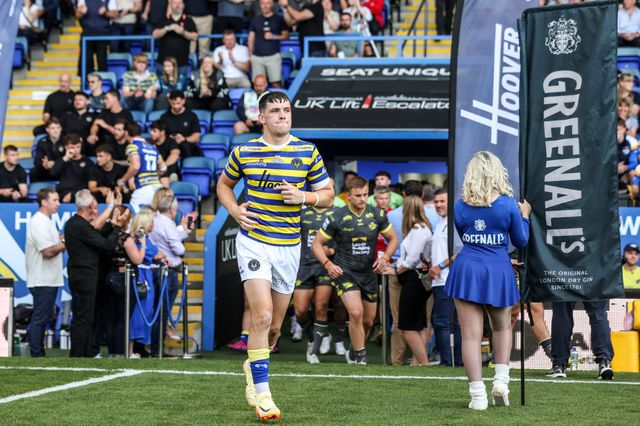 Josh Thewlis of Warrington Wolves comes out for the game during the Betfred Super League round 15 match Warrington Wolves vs Leeds Rhinos at The Halliwell Jones Stadium, Warrington, United Kingdom on 18 June 2026

(Photo by Alfie Cosgrove/News Images)