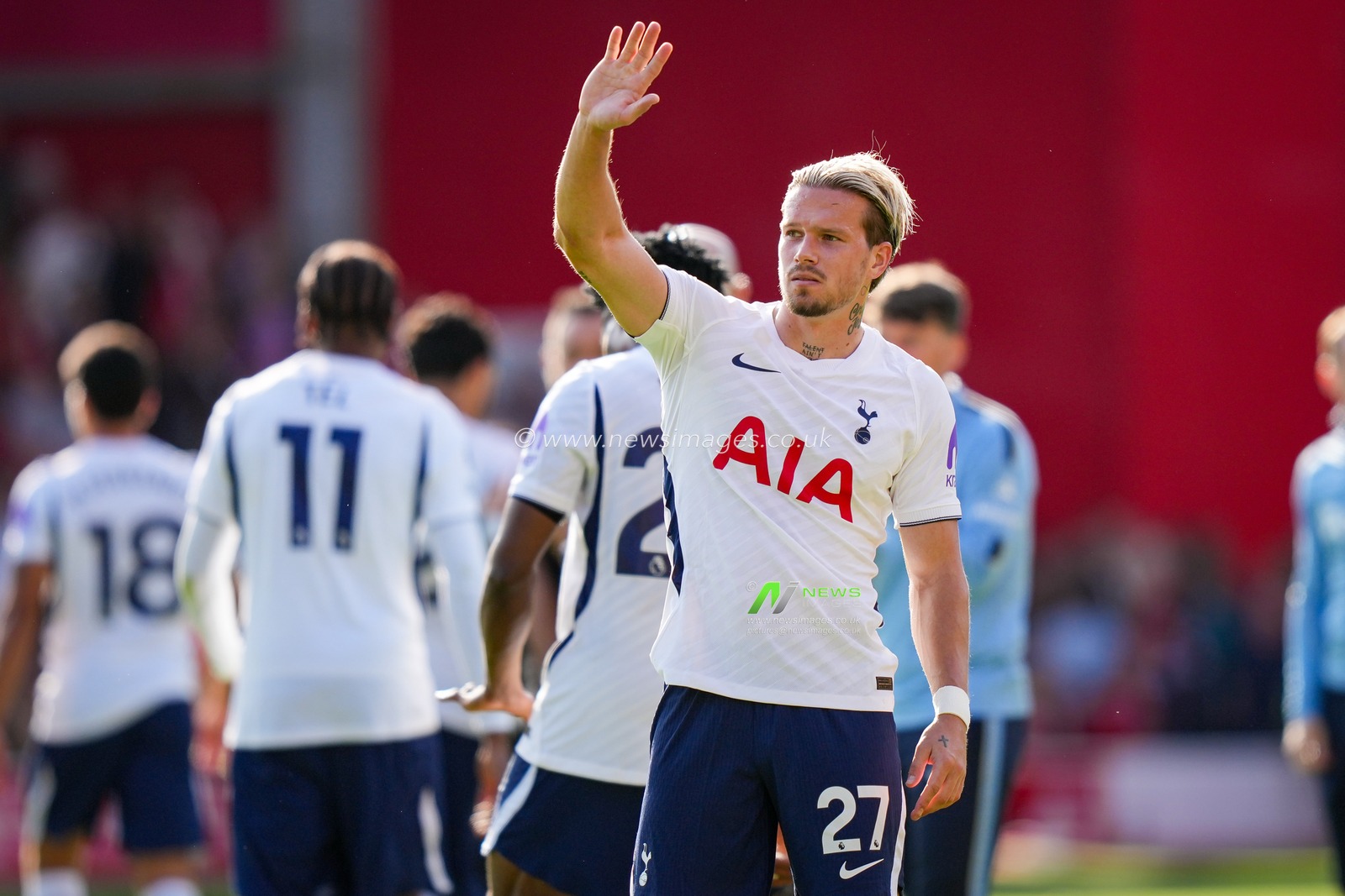 Mykhaylo Mudryk of Tottenham Hotspur applauds the fans after the final whistle  during the Premier League match Nottingham Forest vs Tottenham Hotspur at City Ground, Nottingham, United Kingdom on 05 September 2026

(Photo by Maynard Manyowa/News Images)