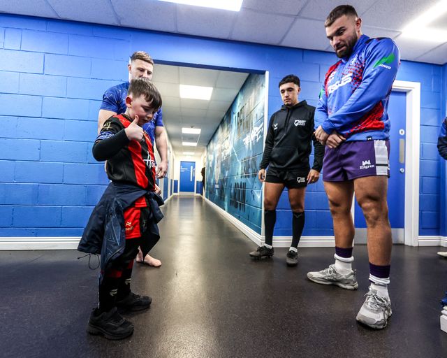 A young Warrington fan tosses the coin during the Betfred Super League Round 3 match Warrington Wolves vs Wakefield Trinity at The Halliwell Jones Stadium, Warrington, United Kingdom on 28 February 2026

(Photo by Alfie Cosgrove/News Images)