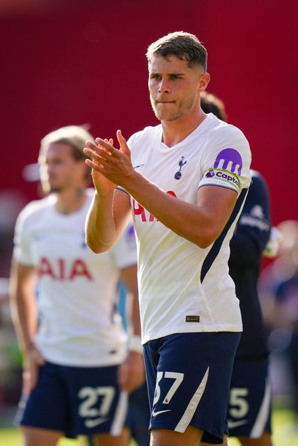 Micky van de Ven of Tottenham Hotspur applauds the fans after the final whistle  during the Premier League match Nottingham Forest vs Tottenham Hotspur at City Ground, Nottingham, United Kingdom on 05 September 2026

(Photo by Maynard Manyowa/News Images)