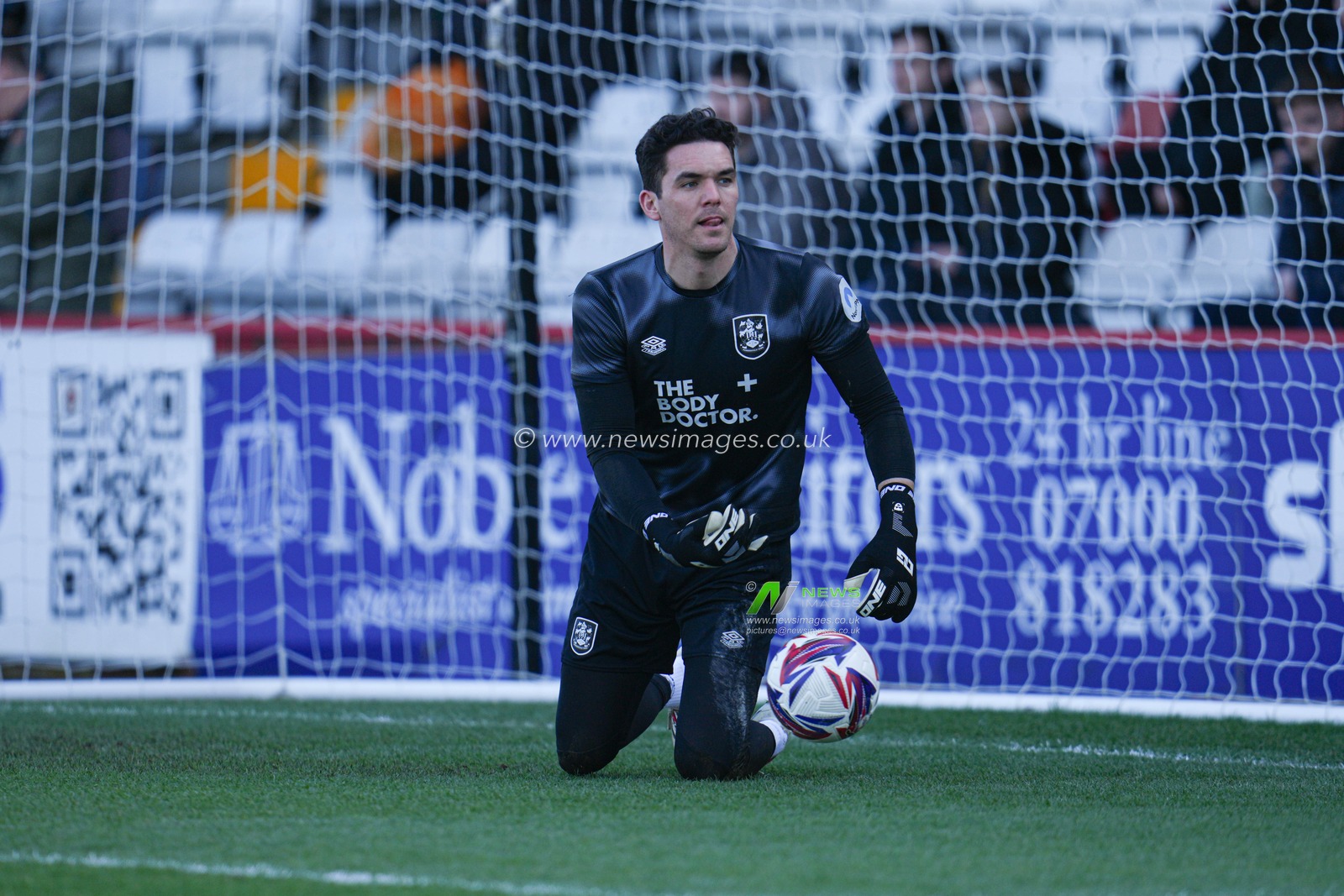 Lee Nicholls of Huddersfield Town ahead of the Sky Bet League 1 match Stevenage vs Huddersfield Town at Lamex Stadium, Stevenage, United Kingdom, 1st March 2025

(Photo by Harvey Murphy/News Images)