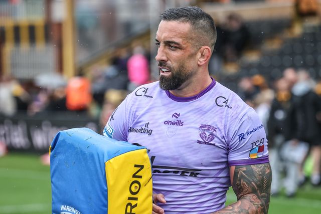 Paul Vaughan of Warrington Wolves during pre-game warm up during the Betfred Super League round 19 match Castleford Tigers vs Warrington Wolves at The Mend-A-Hose Jungle, Castleford, United Kingdom, 20th July 2025

(Photo by Alfie Cosgrove/News Images)