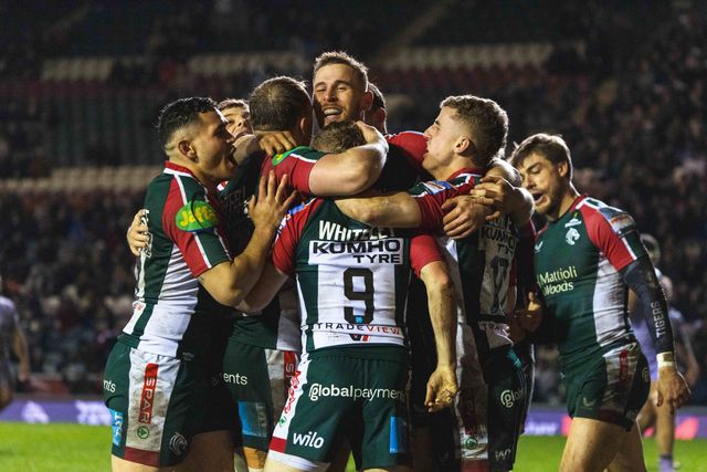  Freddie Steward of Leicester Tigers celebrates with  Tom Whiteley of Leicester Tigers after scoring a try during the Gallagher Premiership match Leicester Tigers vs Gloucester Rugby at Mattioli Woods Welford Road Stadium, Leicester, United Kingdom, 19th December 2025

(Photo by Craig Evans/News Images)

*** GER AUT SUI OUT ***