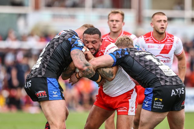 Elliot Minchella of Hull KR is tackled during the Betfred Super League round 17 match Hull KR vs Leeds Rhinos at Sewell Group Craven Park, Kingston upon Hull, United Kingdom, 6th July 2025

(Photo by Alfie Cosgrove/News Images)