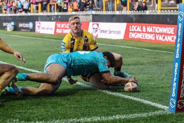 Taane Milne of Huddersfield Giants goes over for a try during the Betfred Super League round 17 match Castleford Tigers vs Huddersfield Giants at The Mend-A-Hose Jungle, Castleford, United Kingdom, 3rd July 2025

(Photo by Alfie Cosgrove/News Images)