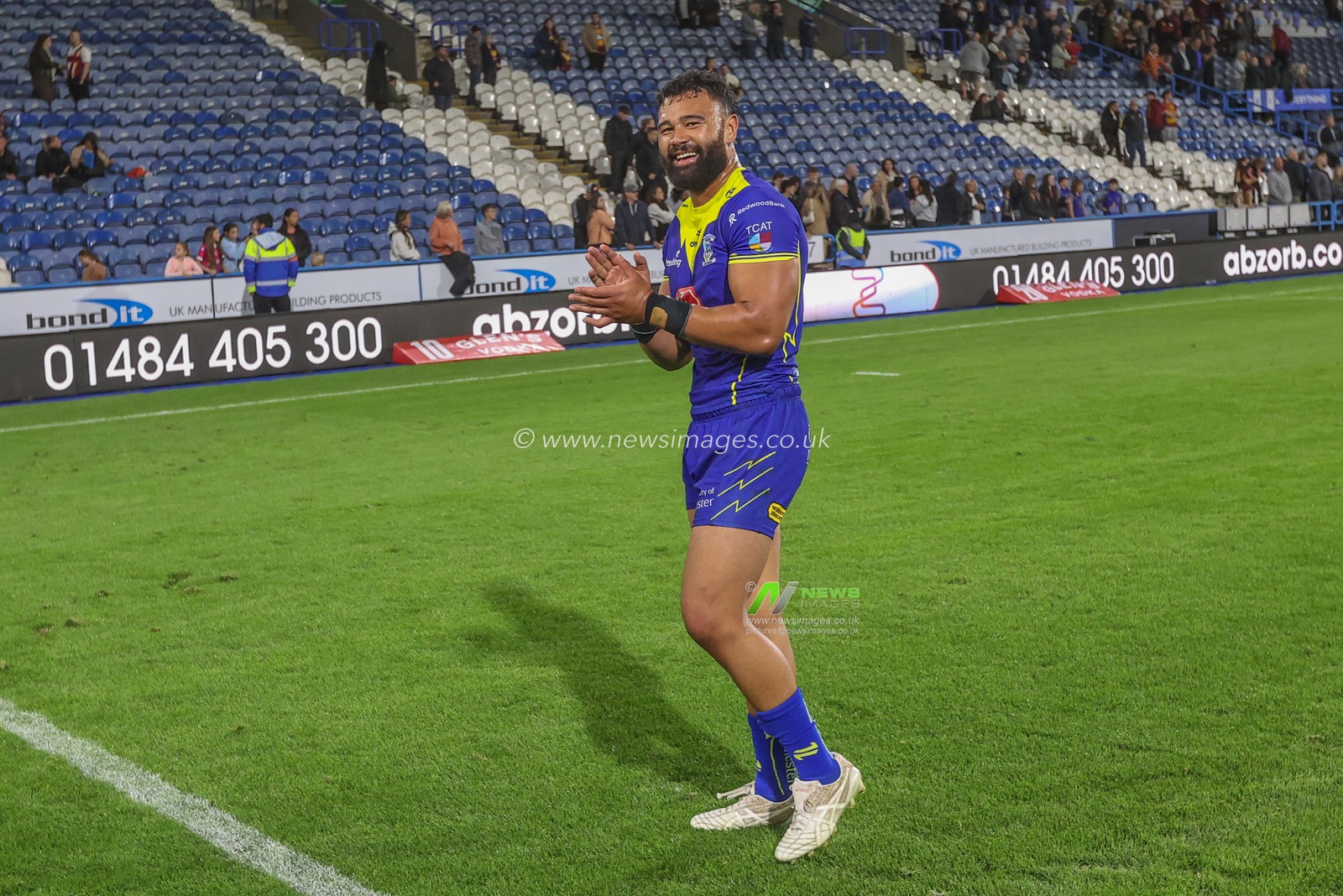Zane Musgrove of Warrington Wolves applauds the fans after the game during the Betfred Super League Round 26 match Huddersfield Giants vs Warrington Wolves at John Smith's Stadium, Huddersfield, United Kingdom, 14th September 2024

(Photo by Alfie Cosgrove/News Images)