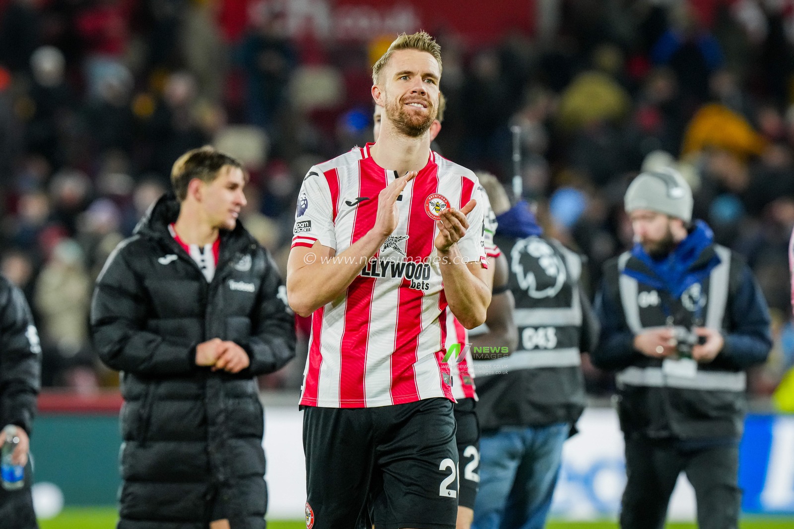 Kristoffer Ajer of Brentford applauds the fans during the Premier League match Brentford vs Bournemouth at The Gtech Community Stadium, London, United Kingdom, 27th December 2025

(Photo by Maynard Manyowa/News Images)

*** GER AUT SUI OUT ***