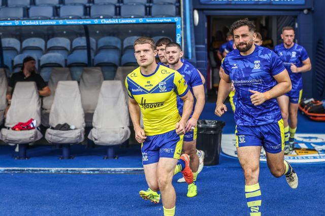 Jake Thewlis of Warrington Wolves and Toby King of Warrington Wolves come out for the warmups during the Betfred Super League Round 23 match Huddersfield Giants vs Warrington Wolves at Accu Stadium, Huddersfield, United Kingdom, 24th August 2025

(Photo by Alfie Cosgrove/News Images)