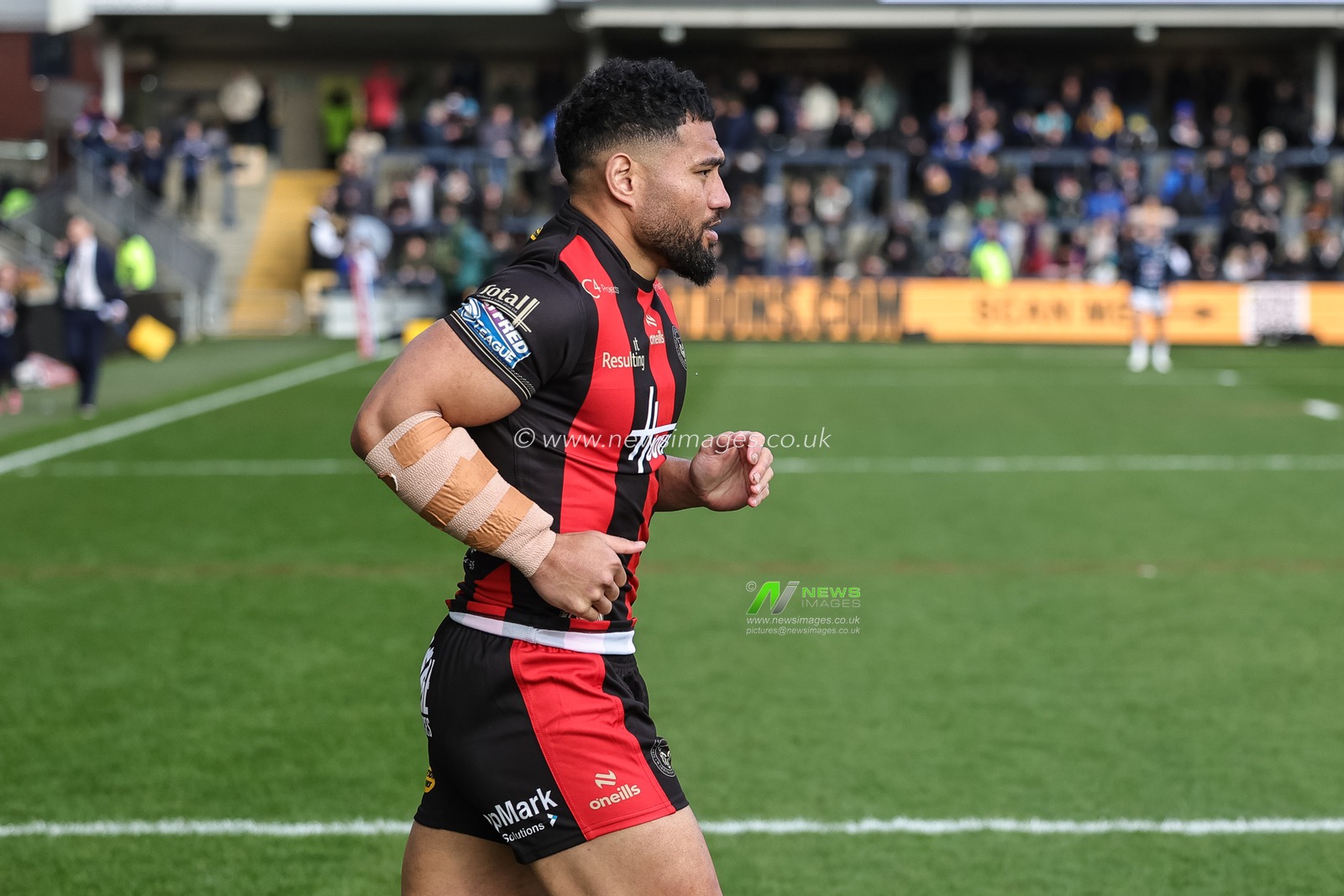 Kelepi Tanginoa of Warrington Wolves in the pre-game warm up during the Betfred Super League round 6 match Leeds Rhinos vs Warrington Wolves at AMT Headingley Stadium, Leeds, United Kingdom on 29 March 2026

(Photo by Mark Cosgrove/News Images)
