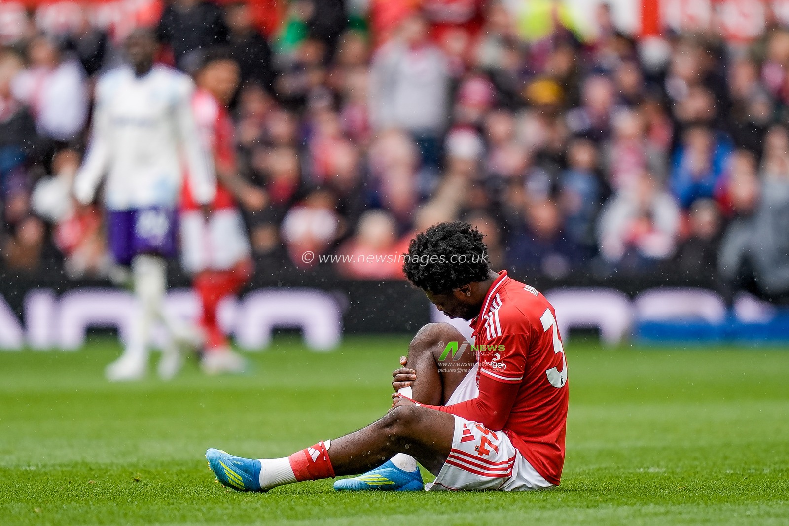 Ola Aina of Nottingham Forest goes down injured during the Premier League match Nottingham Forest vs Aston Villa at City Ground, Nottingham, United Kingdom on 12 April 2026

(Photo by Maynard Manyowa/News Images)