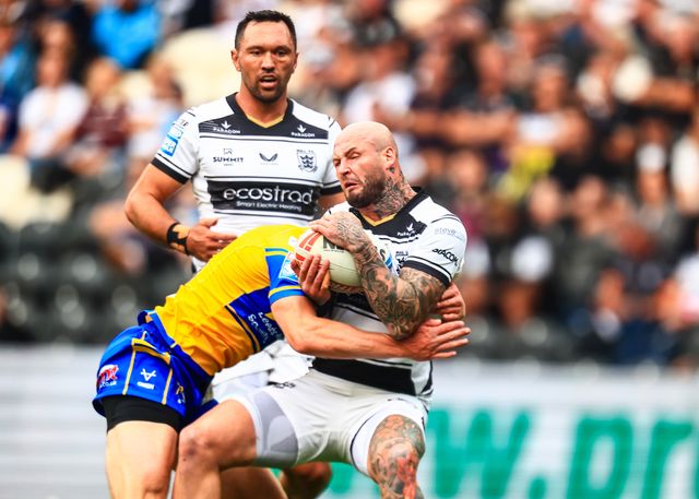 Zak Hardaker of Hull FC is tackled during the Betfred Super League Round 24 match Hull FC vs Leeds Rhinos at MKM Stadium, Hull, United Kingdom, 30th August 2025

(Photo by Richard Bierton/News Images)
