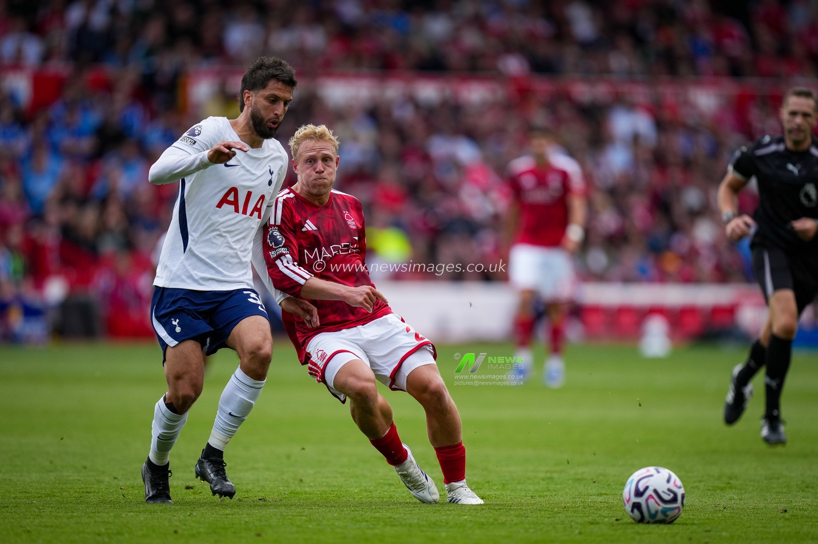 Rodrigo Bentancur of Tottenham Hotspur battles for the ball  with Xaver Schlager of Nottingham Forest  during the Premier League match Nottingham Forest vs Tottenham Hotspur at City Ground, Nottingham, United Kingdom on 05 September 2026

(Photo by Maynard Manyowa/News Images)