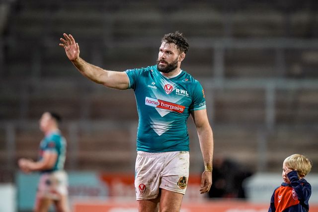 Alex Walmsley of St Helens applauds the fans at full time during the Betfred Challenge Cup Quarter Final match St Helens vs Catalans Dragons at The BrewDog Stadium, St Helens, United Kingdom on 10 April 2026

(Photo by Maynard Manyowa/News Images)