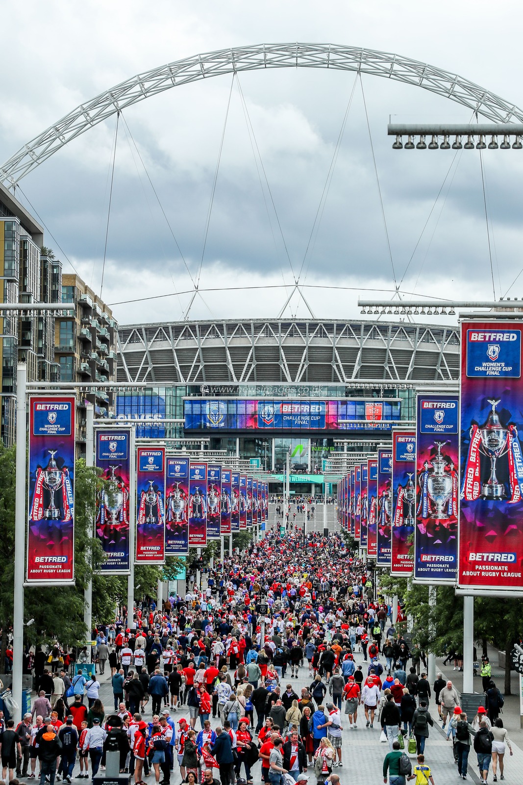 Fans arrive at Wembley Stadium prior to the Betfred Challenge Cup Final Warrington Wolves vs Hull KR at Wembley Stadium, London, United Kingdom, 7th June 2025

(Photo by Izzy Poles/News Images)