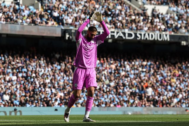 Manchester City goalkeeper Gianluigi Donnarumma applauds the fans during the Premier League match Manchester City vs Coventry City at Etihad Stadium, Manchester, United Kingdom on 05 September 2026

(Photo by Mark Cosgrove/News Images)