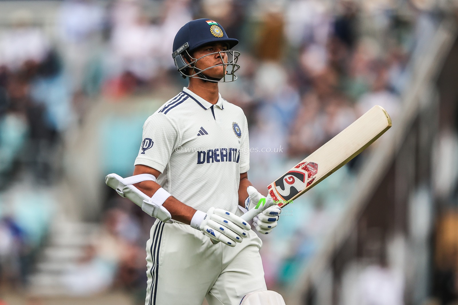 Yashasvi Jaiswal of India leaves the field of play after being bowled out LBW by Gus Atkinson of England during the Rothesay 5th Rothesay Test Day 1 Match England v India at The Kia Oval, London, United Kingdom, 31st July 2025

(Photo by Alfie Cosgrove/News Images)