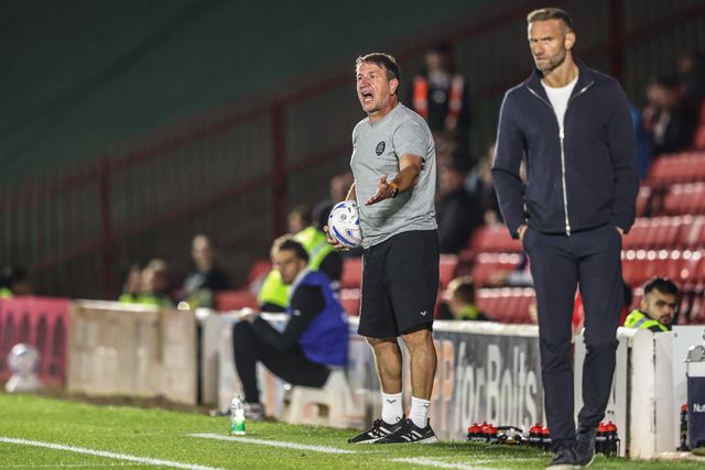 Daniel Stendel manager of Barnsley gives his team instructions during the Sky Bet League One match Barnsley vs Blackpool at Oakwell, Barnsley, United Kingdom on 02 September 2026

(Photo by Alfie Cosgrove/News Images)