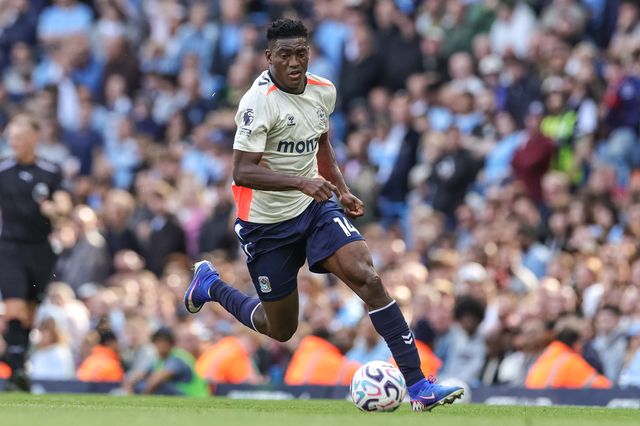 Taiwo Awoniyi of Coventry City breaks with the ball during the Premier League match Manchester City vs Coventry City at Etihad Stadium, Manchester, United Kingdom on 05 September 2026

(Photo by Mark Cosgrove/News Images)