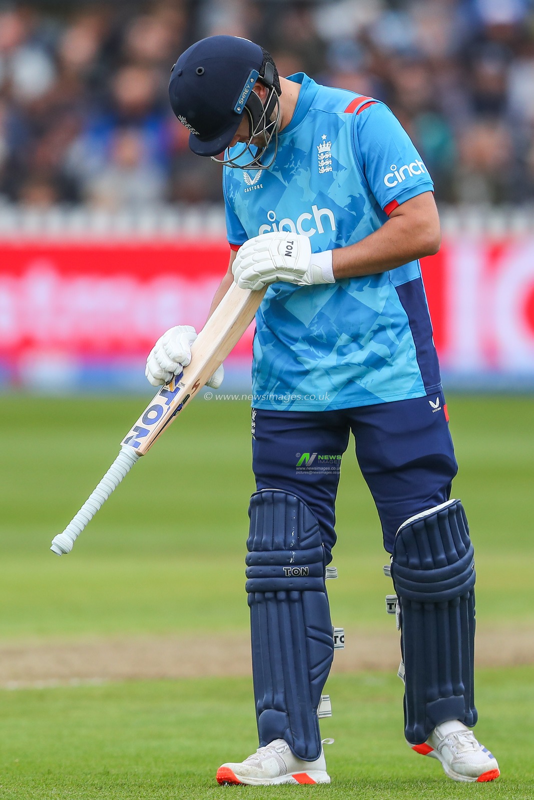 Will Jacks of England inspects his bat after it spilts during the Fifth Metro Bank One Day International match England vs Australia at Seat Unique Stadium, Bristol, United Kingdom, 29th September 2024

(Photo by Gareth Evans/News Images)