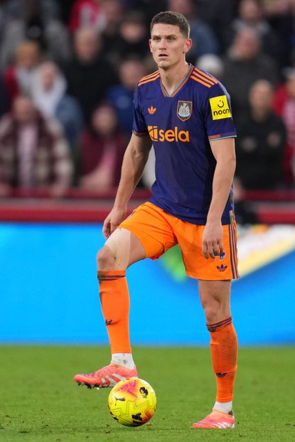 Sven Botman of Newcastle United on the ball during the Premier League match Brentford vs Newcastle United at The Gtech Community Stadium, London, United Kingdom, 9th November 2025

(Photo by Harvey Murphy/News Images)

*** GER AUT SUI OUT ***