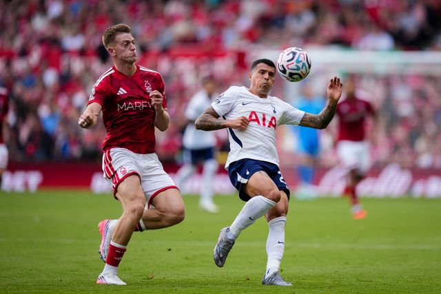 Liam Delap of Nottingham Forest chases a loose ball with Jair Cunha of Nottingham Forest during the Premier League match Nottingham Forest vs Tottenham Hotspur at City Ground, Nottingham, United Kingdom on 05 September 2026

(Photo by Maynard Manyowa/News Images)