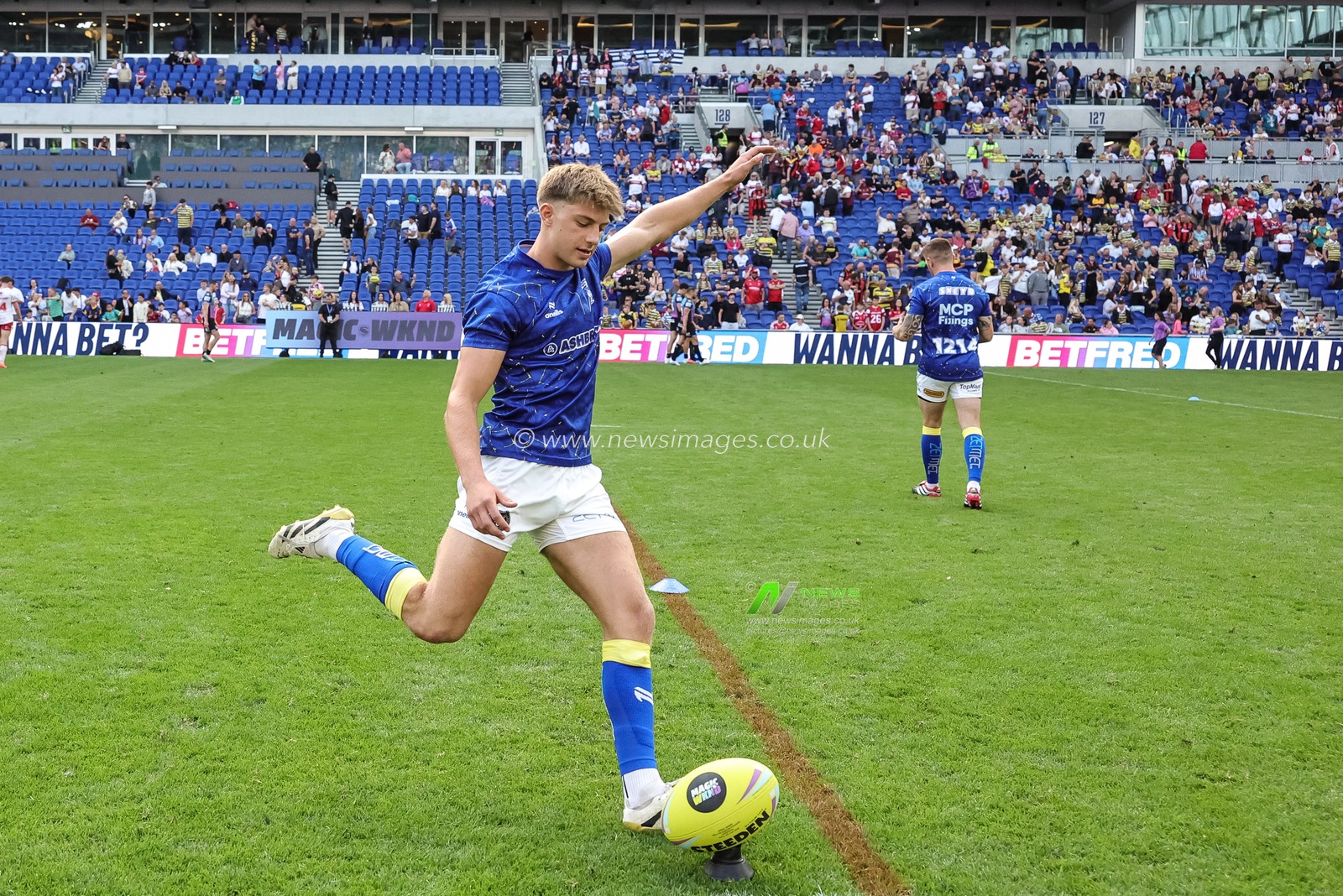 Ewan Irwin of Warrington Wolves in the pre-game warm up during the Betfred Super League Magic Weekend match Leigh Leopards vs Warrington Wolves at Hill Dickinson Stadium, Liverpool, United Kingdom on 04 July 2026

(Photo by Mark Cosgrove/News Images)