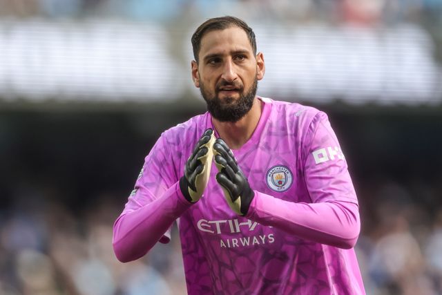 Manchester City goalkeeper Gianluigi Donnarumma applauds the fans during the Premier League match Manchester City vs Coventry City at Etihad Stadium, Manchester, United Kingdom on 05 September 2026

(Photo by Mark Cosgrove/News Images)