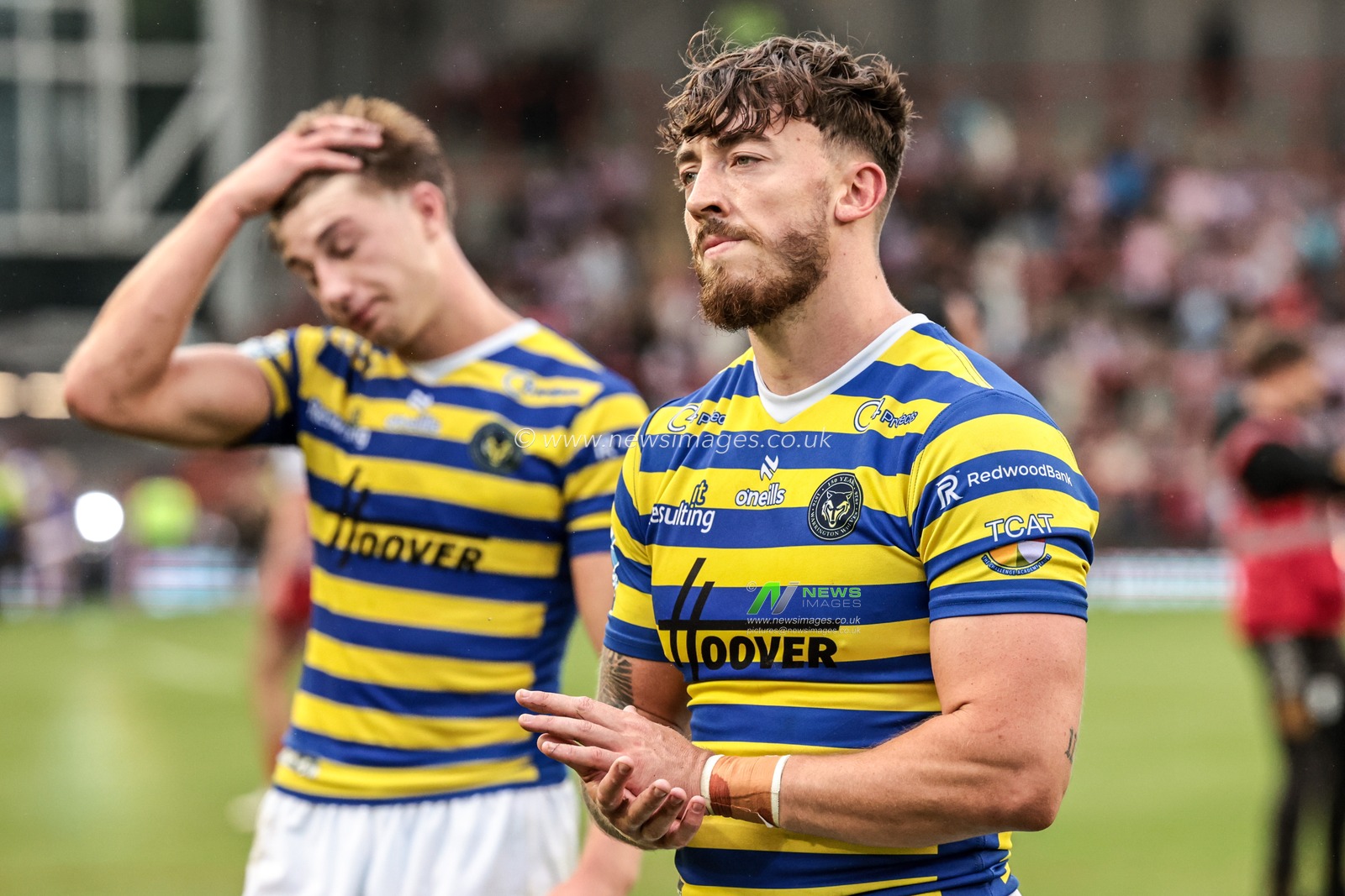 Matty Ashton of Warrington Wolves applauds the fans after the game during the Betfred Super League round 20 match Leigh Leopards vs Warrington Wolves at Leigh Sports Village, Leigh, United Kingdom on 25 July 2026

(Photo by Alfie Cosgrove/News Images)