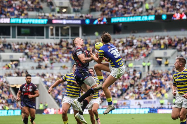 Lachlan Webster of Warrington Wolves jumps up to win the high ball during the Betfred Super League Magic Weekend match Leigh Leopards vs Warrington Wolves at Leigh Sports Village, Leigh, United Kingdom on 04 July 2026

(Photo by Alfie Cosgrove/News Images)
