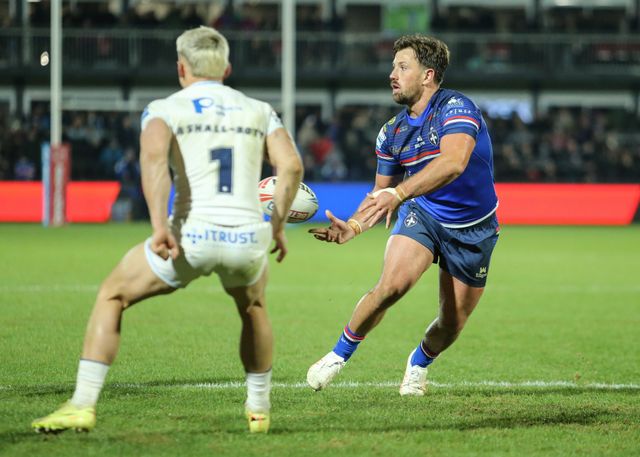 Tyson Smoothy of Wakefield Trinity passes the ball during the Betfred Super League Round 1 match Wakefield Trinity vs Toulouse Olympique at DIY Kitchens Stadium, Wakefield, United Kingdom on 14 February 2026

(Photo by Richard Bierton/News Images)