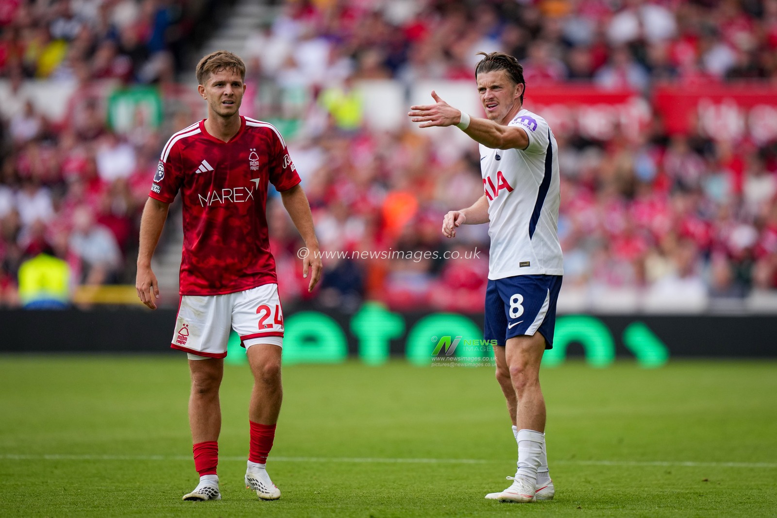 Conor Gallagher of Tottenham Hotspur and James McAtee of Nottingham Forest during the Premier League match Nottingham Forest vs Tottenham Hotspur at City Ground, Nottingham, United Kingdom on 05 September 2026

(Photo by Maynard Manyowa/News Images)