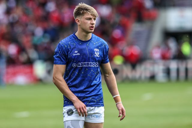Ewan Irwin of Warrington Wolves in the pre-game warm up during the Betfred Challenge Cup Semi-Finals match Warrington Wolves vs Hull KR at Eco-Power Stadium, Doncaster, United Kingdom on 10 May 2026

(Photo by Alfie Cosgrove/News Images)